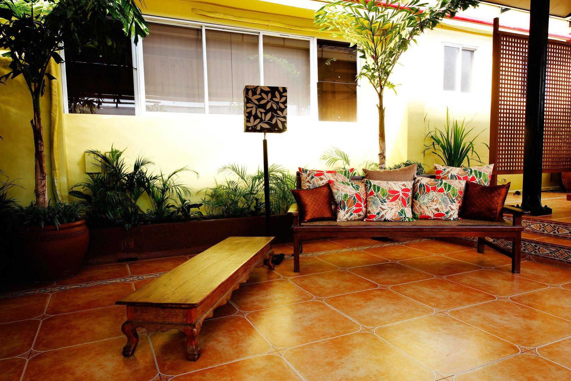 Casa Pura Inn And Suites Quezon City Εξωτερικό φωτογραφία